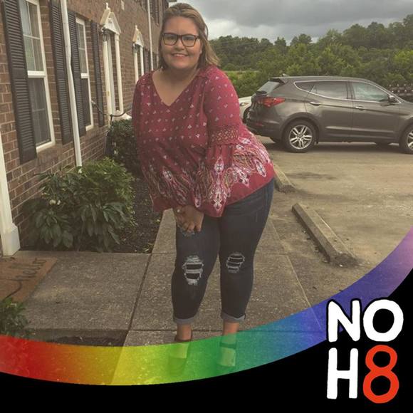 Meet your Posher, Cassidy - Picture 1 of 1